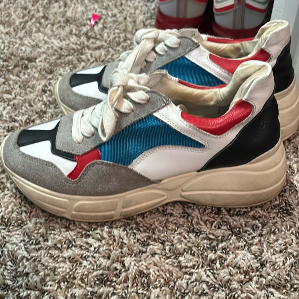 Steve Madden Women 7